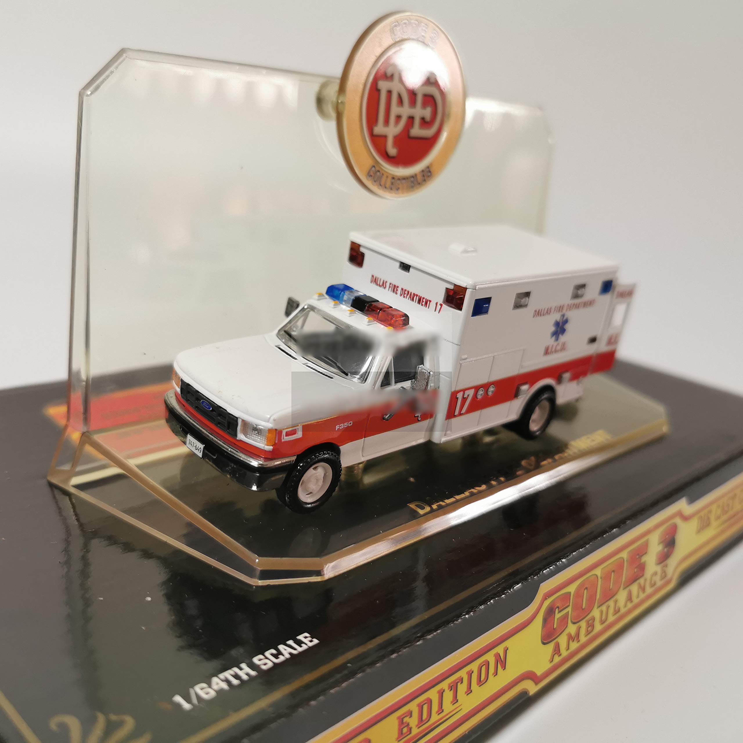 ACE HOBBY CODE 3 USA DALLAS FIRE DEPARTMENT M.I.C.U. AMBULANCE